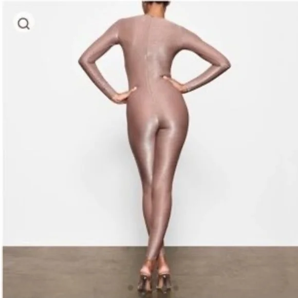 SKIMS Shimmer Catsuit Jumpsuit Umber Womens XL NWT - Picture 3 of 14